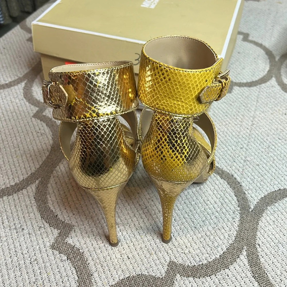 Michael Michael Kors Amos Gold Yellow Metallic Leather Ankle Strap sandals heels - Picture 14 of 17